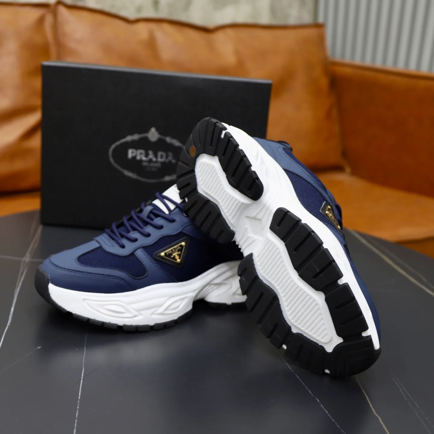 Ex-factory price: 462💰🙅‍♂️🙅‍♂️🙅‍♂️ Brand: PRADA Standard code: 38-44 (45 customized) Grade: Same as the official website Material: Original material splicing Comfortable and breathable lining Lightweight and wear-resistant sports outsole Style category: Men's fashionable casual shoes Running sneakers Distinguished luxury brand elements Top luxury Color: actual picture color